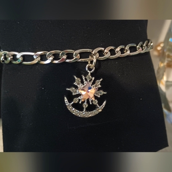 Lovely Rhinestone Charm Bracelet So Pretty and Shimmering - Picture 6 of 12